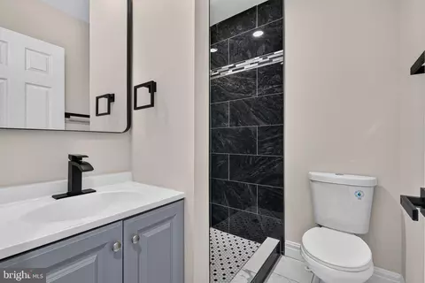 Bath - 1762 E North Ave, Baltimore, MD 21213 photo 1 of 2