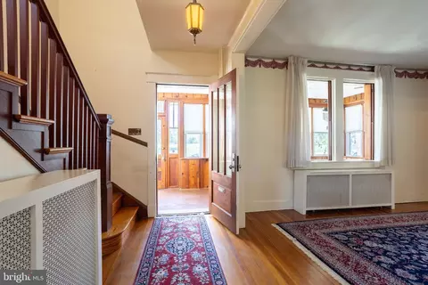 Entry Way - 4008 Pinewood Ave, Baltimore, MD 21206 photo 5 of 6