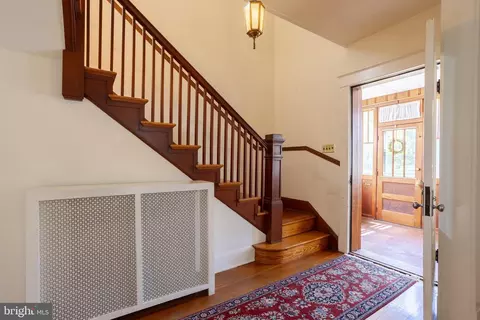 Entry Way - 4008 Pinewood Ave, Baltimore, MD 21206 photo 4 of 6