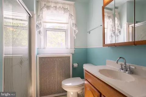 Bath - 4008 Pinewood Ave, Baltimore, MD 21206 photo 3 of 4