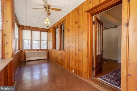 Entry Way - 4008 Pinewood Ave, Baltimore, MD 21206 photo 3 of 6