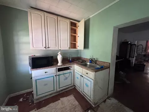 802 Unetta Ave, Baltimore, MD 21229 photo 4