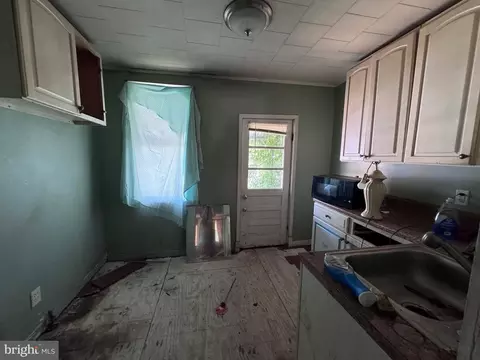 802 Unetta Ave, Baltimore, MD 21229 photo 5