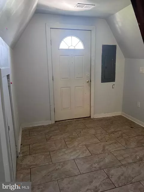 Entry Way - 3300 White Ave, Baltimore, MD 21214 photo 13 of 15