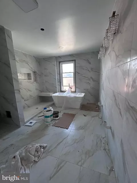 Bath - 3300 White Ave, Baltimore, MD 21214 photo 2 of 4