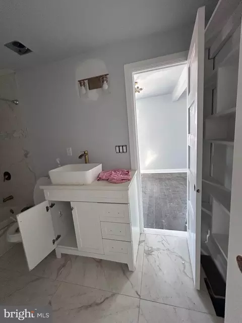 Bath - 3300 White Ave, Baltimore, MD 21214 photo 4 of 4