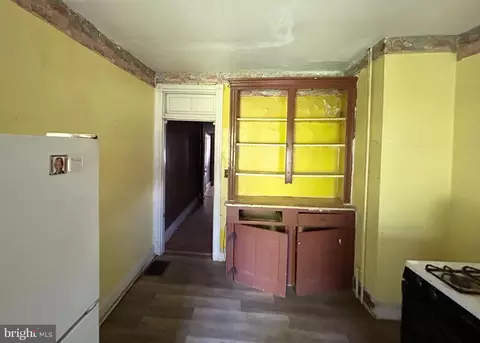 Entry Way - 1905 W Mosher St, Baltimore, MD 21217 photo 5 of 6