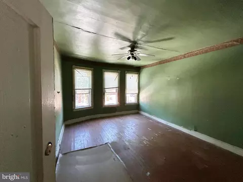 Bedroom - 1905 W Mosher St, Baltimore, MD 21217 photo 2 of 3
