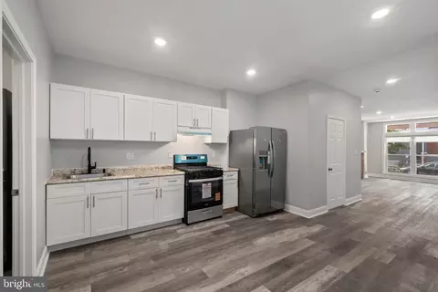 Entry Way - 1612 E 25th St, Baltimore, MD 21213 photo 2 of 11