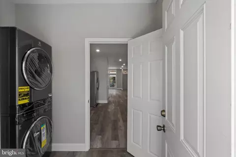 Entry Way - 1612 E 25th St, Baltimore, MD 21213 photo 3 of 11