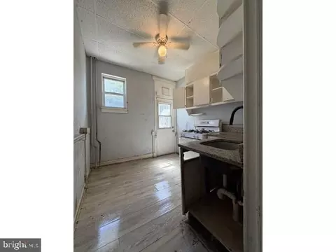 Entry Way - 1114 Myrtle Ave, Baltimore, MD 21201 photo 8 of 20
