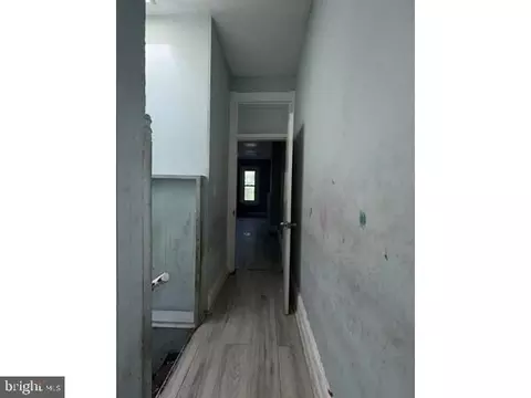 Entry Way - 1114 Myrtle Ave, Baltimore, MD 21201 photo 15 of 20