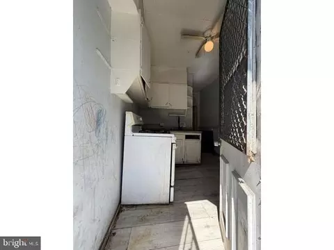 Entry Way - 1114 Myrtle Ave, Baltimore, MD 21201 photo 9 of 20