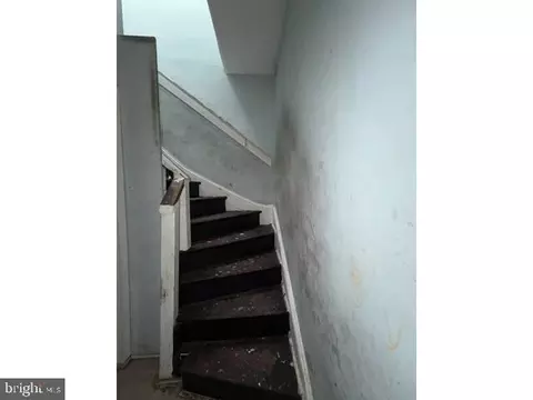 Entry Way - 1114 Myrtle Ave, Baltimore, MD 21201 photo 10 of 20