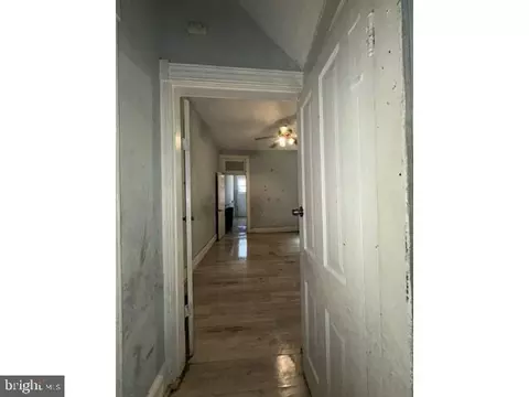 Entry Way - 1114 Myrtle Ave, Baltimore, MD 21201 photo 11 of 20