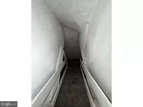 Entry Way - 1114 Myrtle Ave, Baltimore, MD 21201 photo 19 of 20