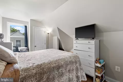 Bedroom - 6407 Fairdel Ave, Baltimore, MD 21206 photo 6 of 7