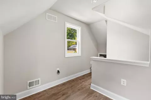 Entry Way - 6407 Fairdel Ave, Baltimore, MD 21206 photo 3 of 4