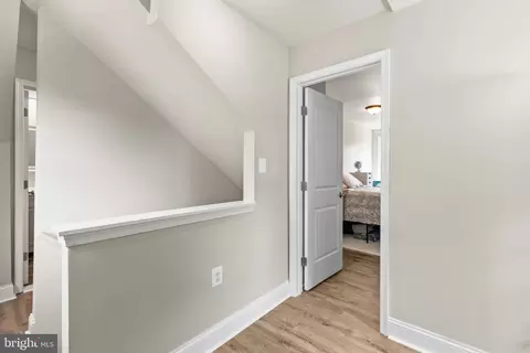 Entry Way - 6407 Fairdel Ave, Baltimore, MD 21206 photo 2 of 4