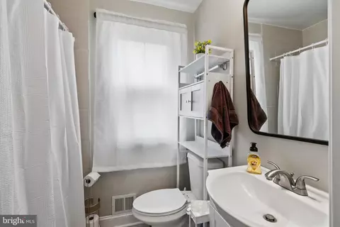 Bath - 6407 Fairdel Ave, Baltimore, MD 21206 photo 1 of 3