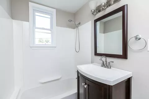 Bath - 3233 Kentucky Ave, Baltimore, MD 21213 photo 1 of 2