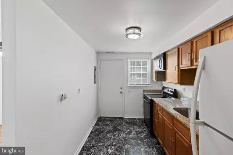 Entry Way - 1225 E Chase St, Baltimore, MD 21202 photo 2 of 3