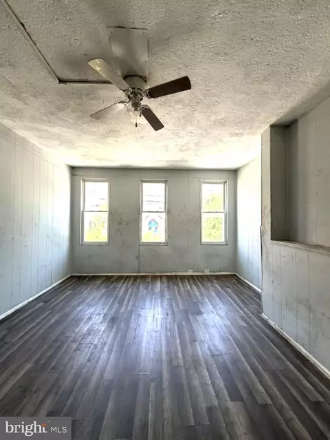 Living - 849 Harlem Ave, Baltimore, MD 21201 photo 2 of 2