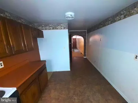 Entry Way - 1533 Argyle Ave, Baltimore, MD 21217 photo 8 of 13