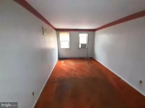Living - 1533 Argyle Ave, Baltimore, MD 21217 photo 2 of 3
