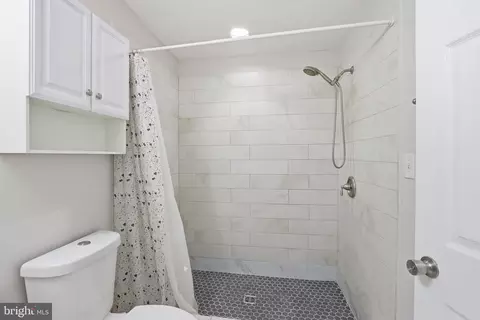 Bath - 711 Scott St, Baltimore, MD 21230 photo 3 of 3