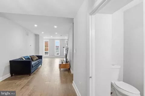 Entry Way - 711 Scott St, Baltimore, MD 21230 photo 1 of 11