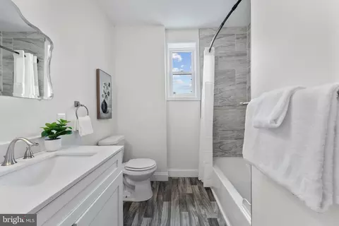 Bath - 4269 Sheldon Ave, Baltimore, MD 21206 photo 2 of 3