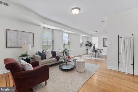 Living - 4269 Sheldon Ave, Baltimore, MD 21206 photo 4 of 5
