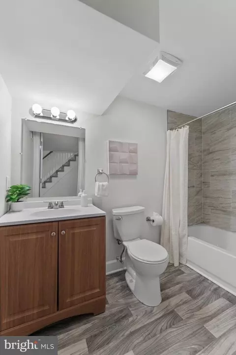 Bath - 4269 Sheldon Ave, Baltimore, MD 21206 photo 3 of 3