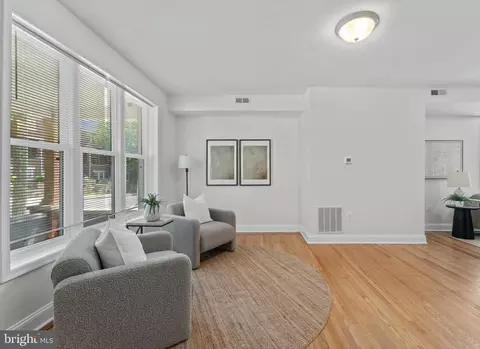 Living - 4269 Sheldon Ave, Baltimore, MD 21206 photo 2 of 5