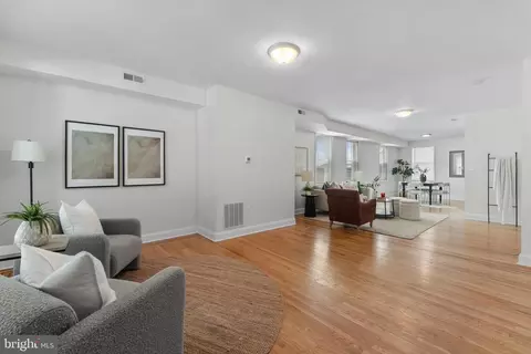 Living - 4269 Sheldon Ave, Baltimore, MD 21206 photo 3 of 5