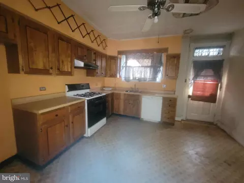 Entry Way - 3407 Esther Pl, Baltimore, MD 21224 photo 1 of 4