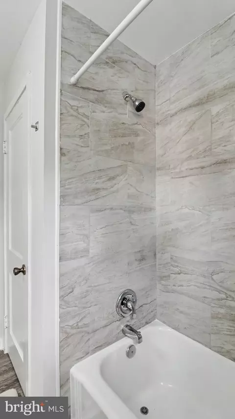 Bath - 3319 Leighton Ave, Baltimore, MD 21215 photo 3 of 7