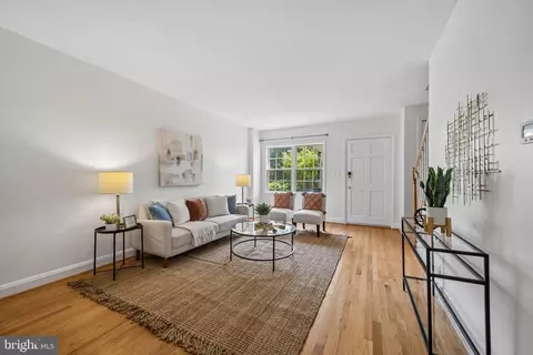 Living - 1432 Redfern Ave, Baltimore, MD 21211 photo 1 of 5
