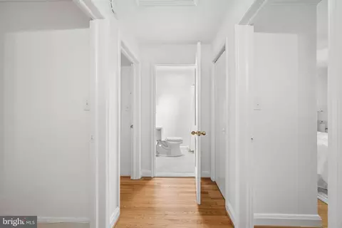 Entry Way - 1432 Redfern Ave, Baltimore, MD 21211 photo 4 of 8