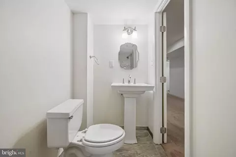 Bath - 1432 Redfern Ave, Baltimore, MD 21211 photo 4 of 4