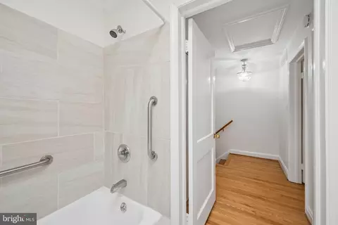 Entry Way - 1432 Redfern Ave, Baltimore, MD 21211 photo 6 of 8