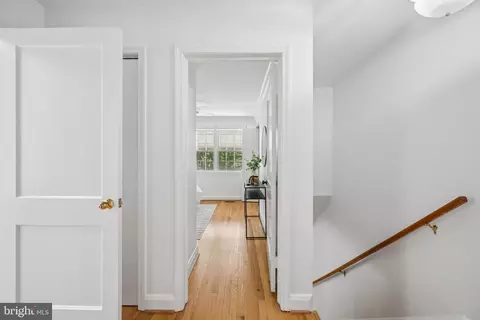 Entry Way - 1432 Redfern Ave, Baltimore, MD 21211 photo 1 of 8