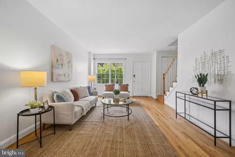 Living - 1432 Redfern Ave, Baltimore, MD 21211 photo 3 of 5
