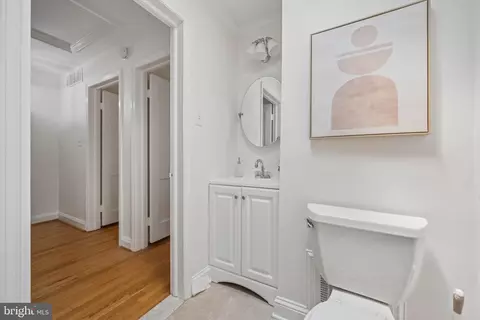 Entry Way - 1432 Redfern Ave, Baltimore, MD 21211 photo 5 of 8