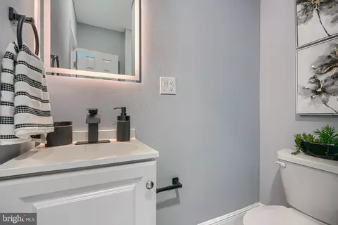 Bath - 1693 Darley, Baltimore, MD 21213 photo 3 of 8