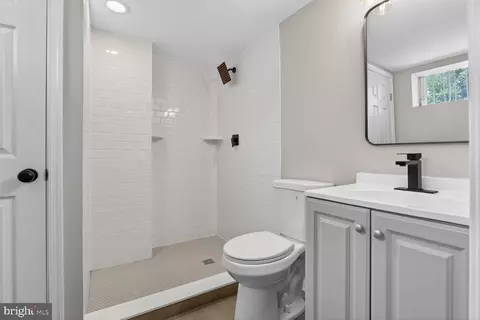 Bath - 315 E Cold Spring Ln, Baltimore, MD 21212 photo 2 of 2