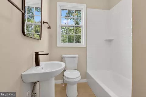 Bath - 315 E Cold Spring Ln, Baltimore, MD 21212 photo 1 of 2