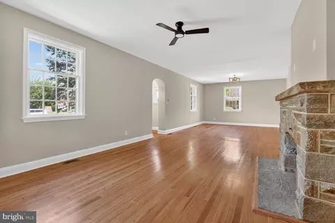 Living - 315 E Cold Spring Ln, Baltimore, MD 21212 photo 2 of 4