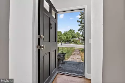 Entry Way - 315 E Cold Spring Ln, Baltimore, MD 21212 photo 5 of 5
